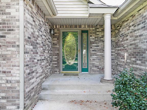 3rd image of 973 Thornwyk Dr NW