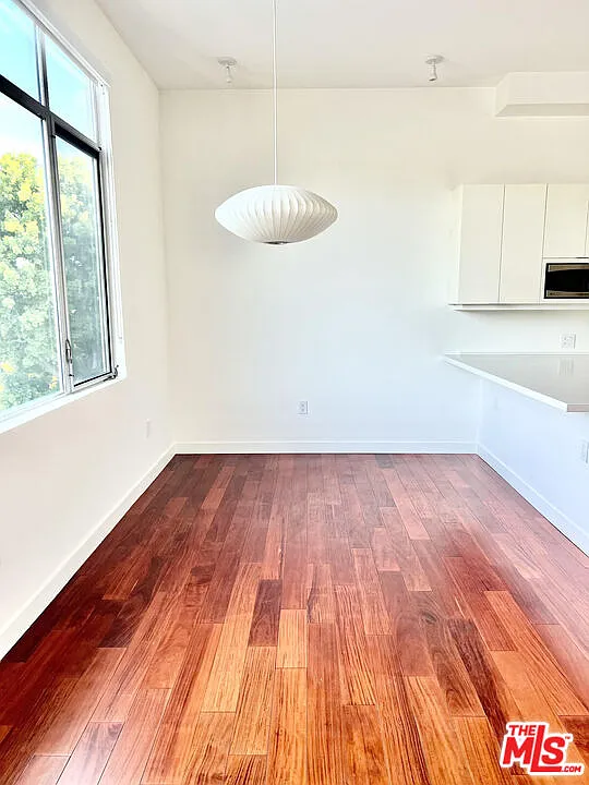 2 bed, 2.5 bath, 1330 sqft, $7,500 — Photo 3