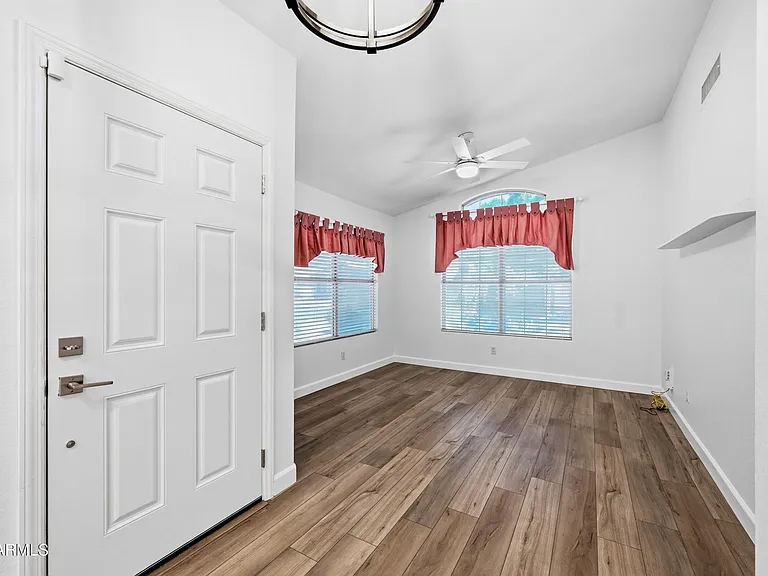 1142 W Sparrow Dr — Photo 4