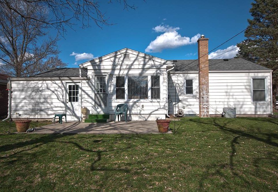 2nd image of 1119 Carolyn Ave