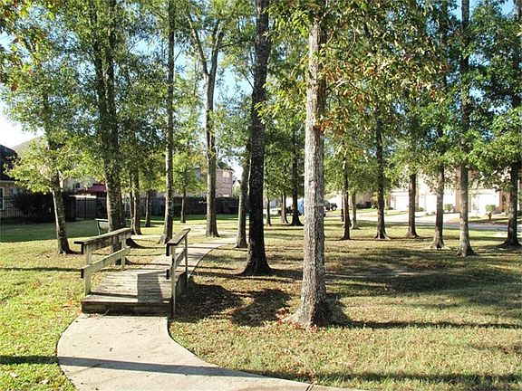 4th image of 4027 Park Thicket