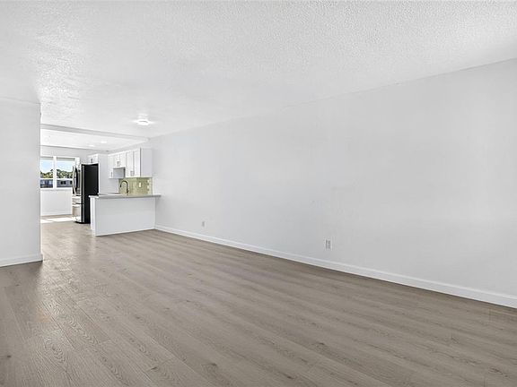 5th image of 5095 BAY STREET NE #310
