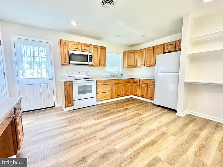 69 McDaniel Dr — Photo 9