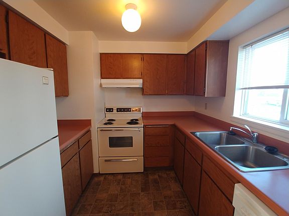 2nd image of 921 SE Klemgard St APT F4