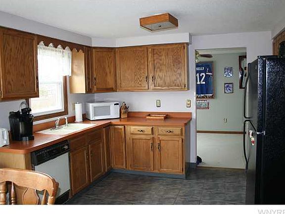 2nd image of 63 Canterbury Trl