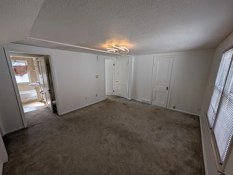 343 College St #A — Photo 2