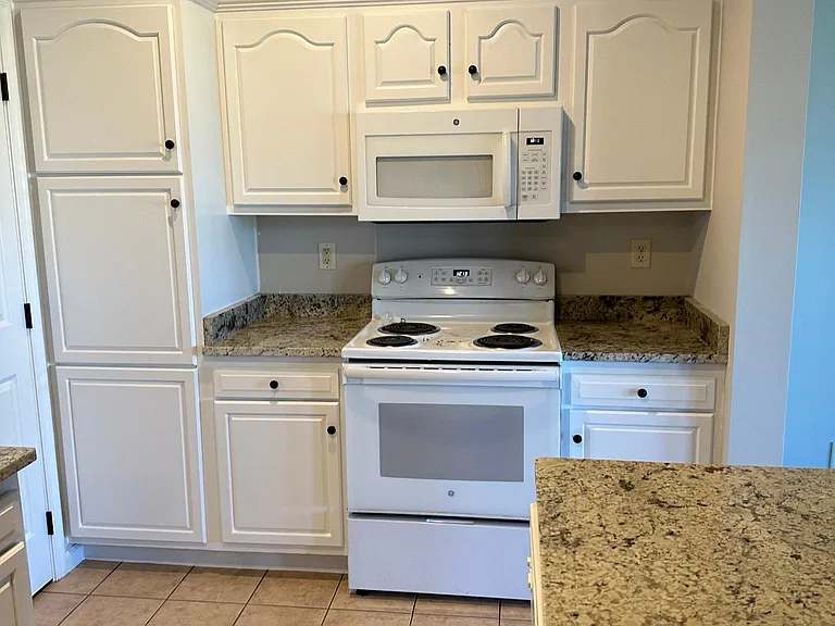13 Delano Dr — Photo 8