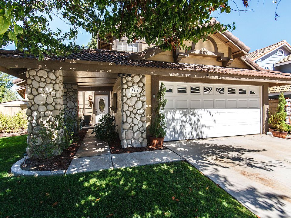 Two story home with views!