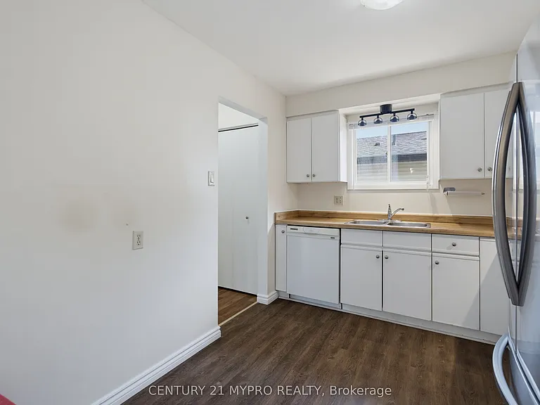 143 Ardsley Cres — Photo 10