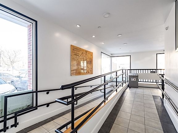 5th image of 10 Roxbury St