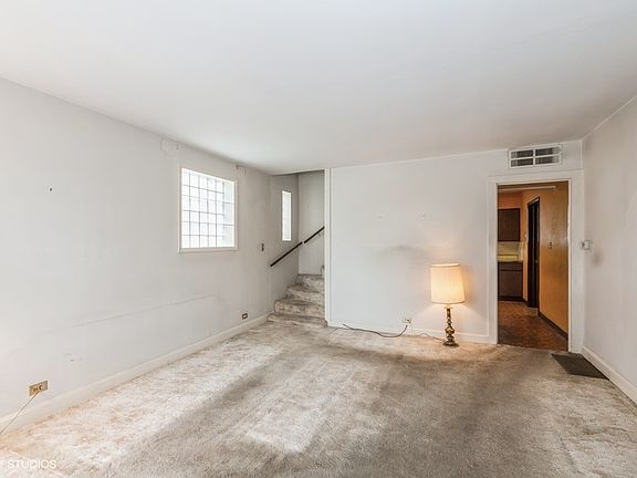 5th image of 3048 N Oconto Ave