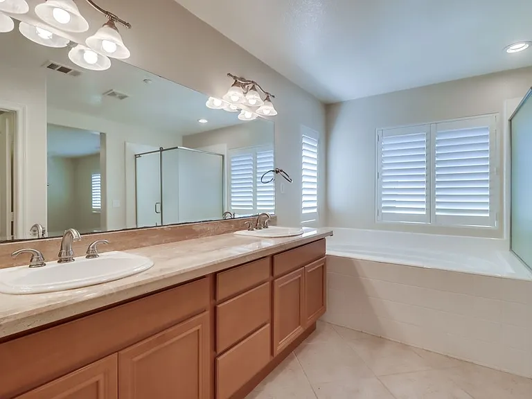17020 New Rochelle Way — Photo 13