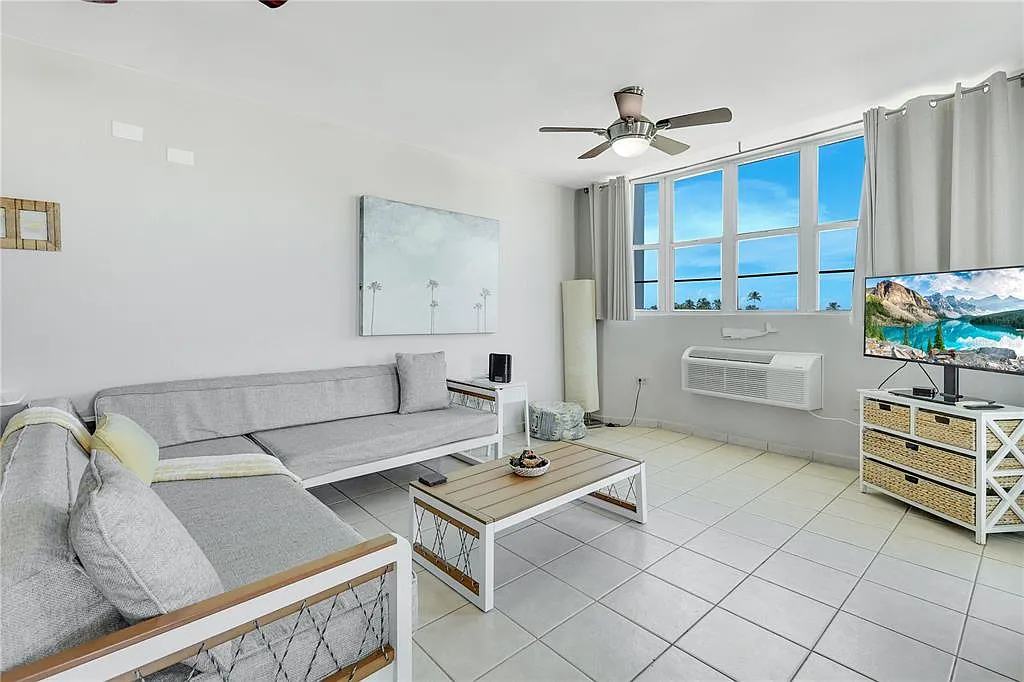 3 bed, 2.5 bath, 1357 sqft, $3,500 — Photo 3