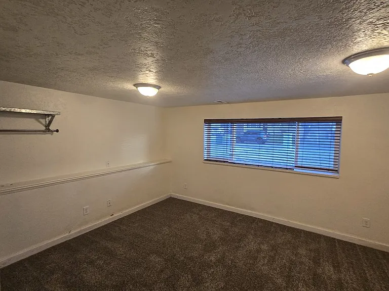 593 E Pali St — Photo 3