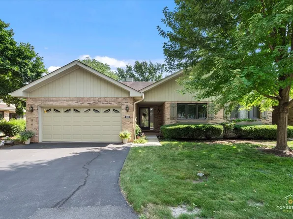 232 Royal Ln #232, Bloomingdale, IL 60108