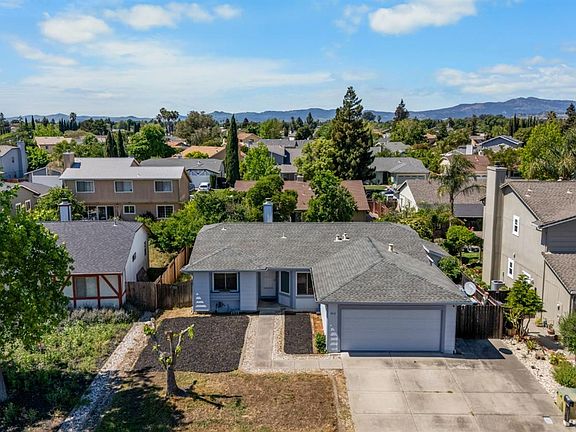 3rd image of 1012 Murre Way