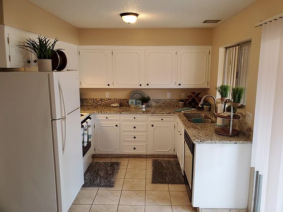 5th image of 3737 N Fruit Ave APT D