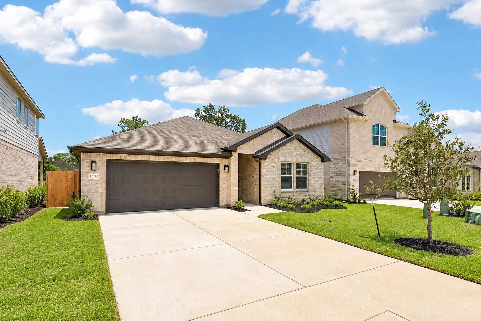 4 bed, 3.0 bath, 2012 sqft, $2,200 — Photo 1