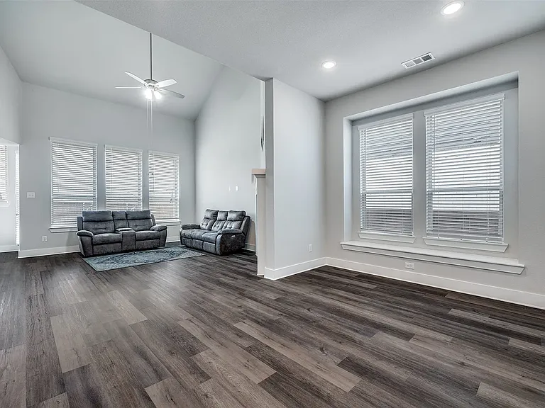4713 Honeysuckle Ct — Photo 10
