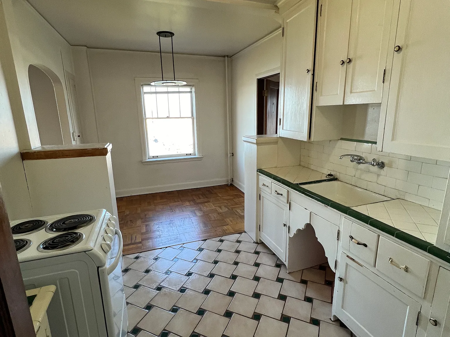 Broadmoor — Photo 4