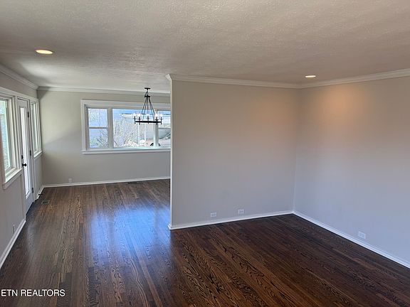 3rd image of 109 W Malta Rd