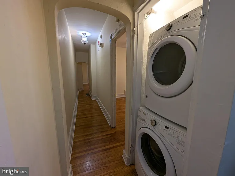 304 W School House Ln #1 — Photo 8