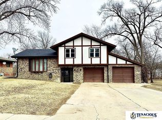1322 S 5th Ave, Beatrice, NE 68310