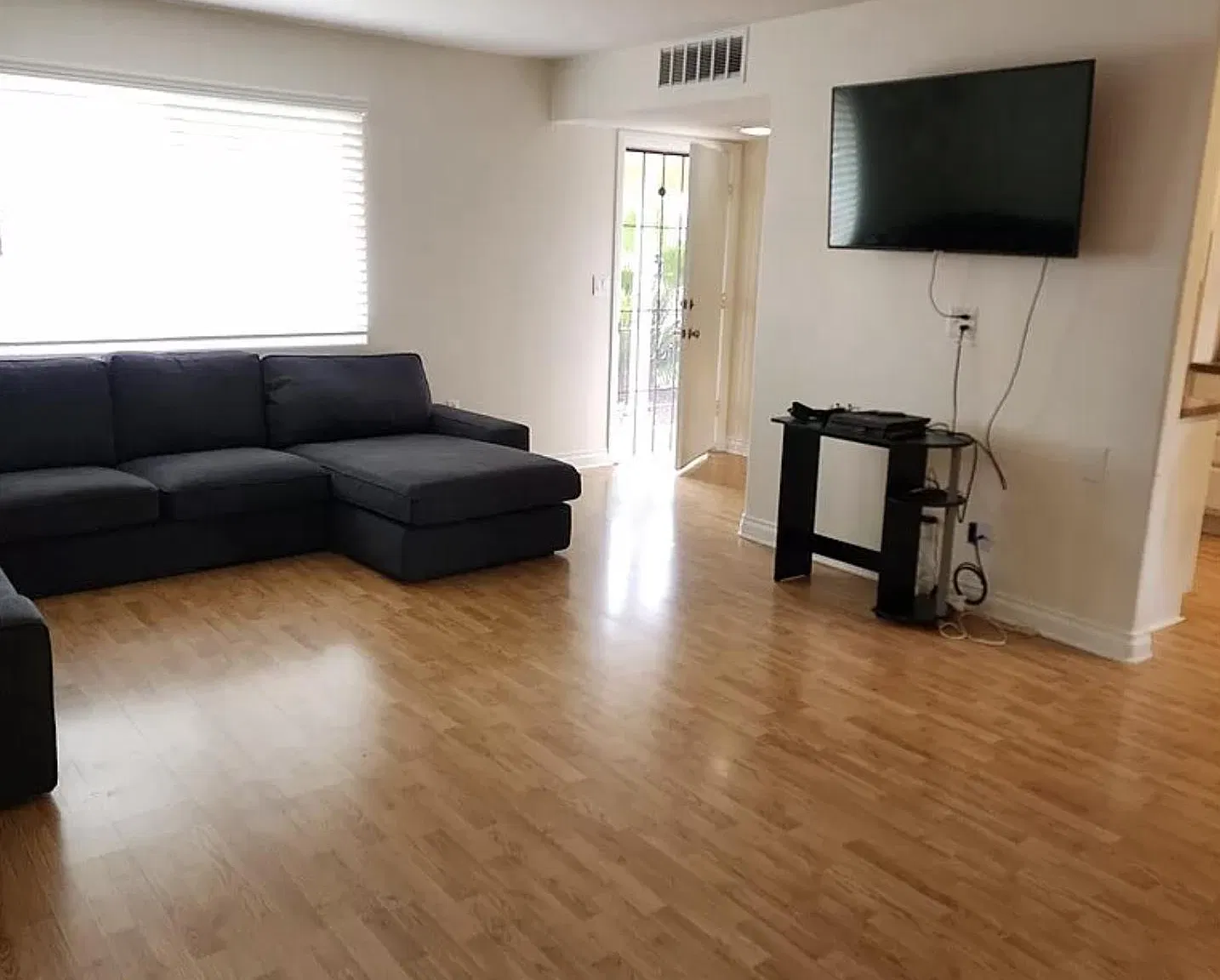 2 bed, 1098 sqft, $2,400 — Photo 4