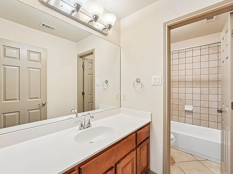 10028 Lisi Anne Dr — Photo 20