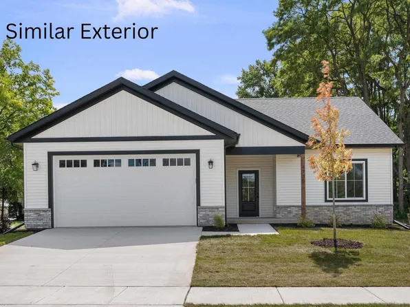 4718 Willow Cir, Davenport, IA 52806
