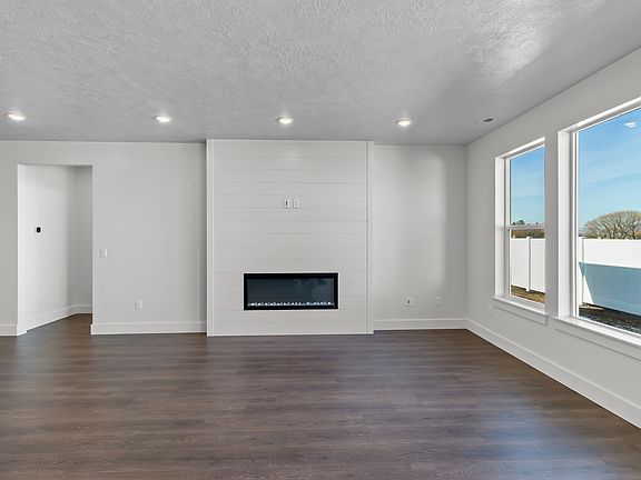 4th image of 1603 W Silver Canoe Way