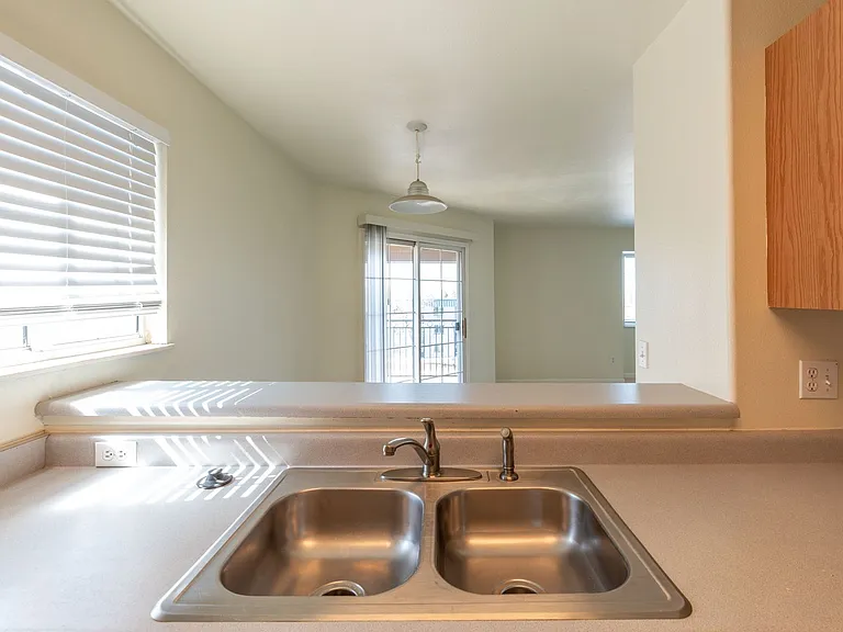 Highline Pointe Apts. — Photo 5