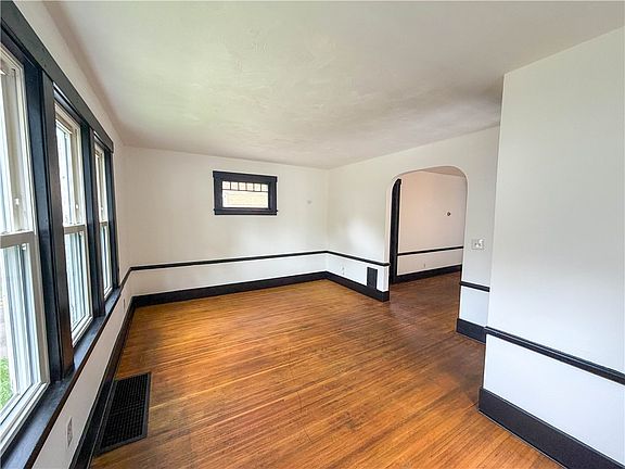 4th image of 56 Klein St