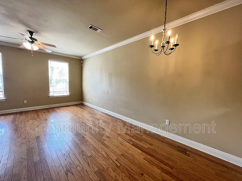 2104 Mount Hope Aly