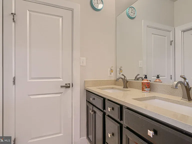 7142 Starmount Way — Photo 45