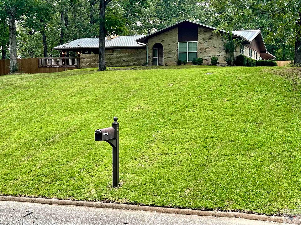 1st image of 811 Woodland Lake Dr