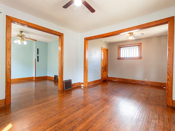 5th image of 2739 Burden St
