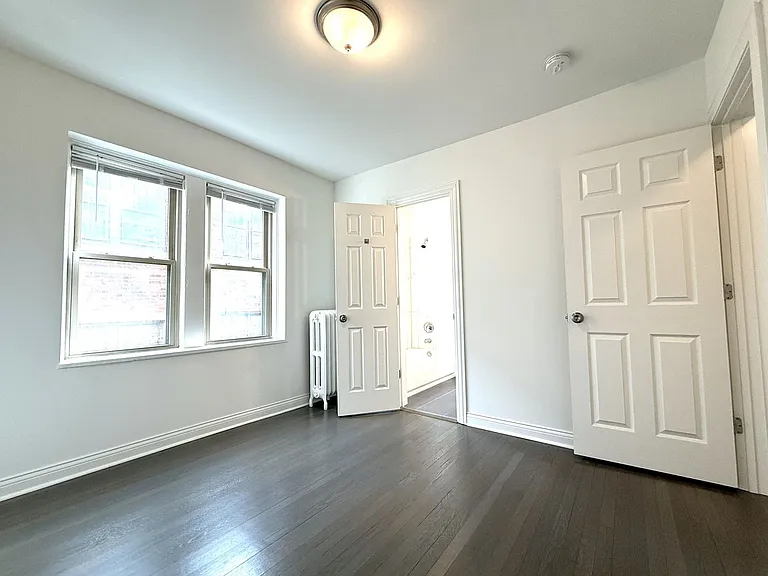 1800 N Farwell Apartments — Photo 11