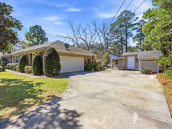 2nd image of 418 Sassanqua Dr.