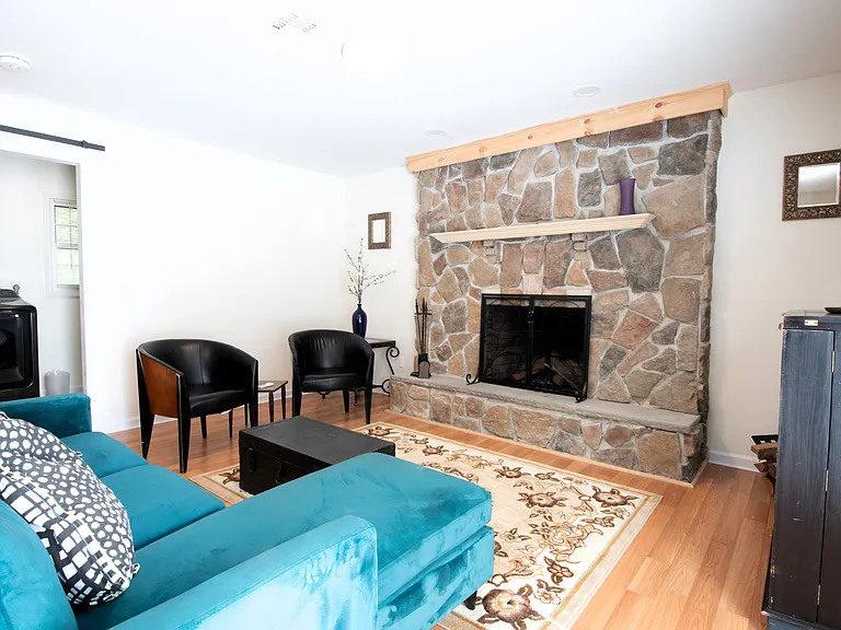 5 Beaver Brook Dr — Photo 4