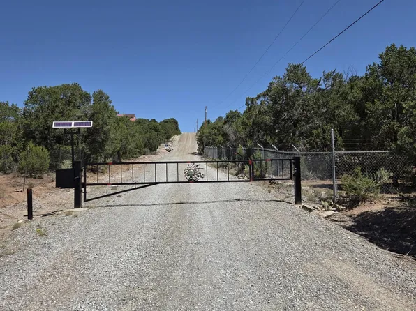 275 Genevieve Dr, Tijeras, NM 87059