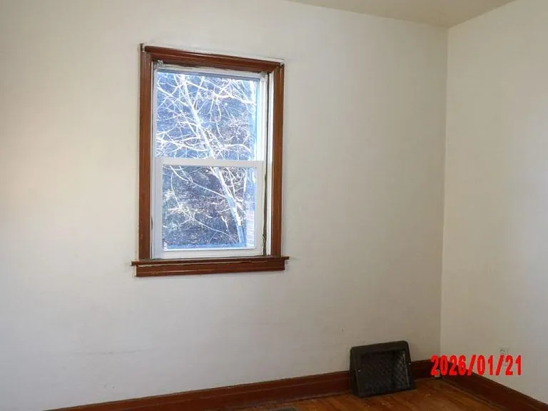 603 E 3rd St — Photo 5