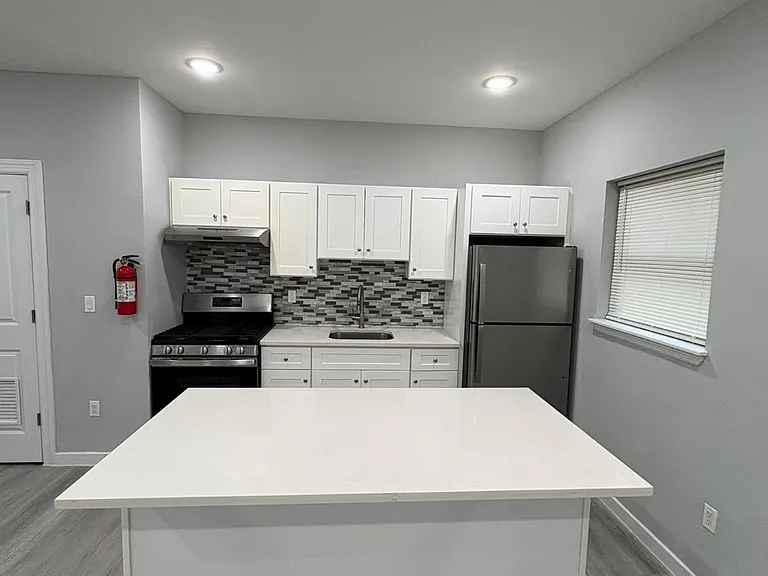 273 Governor St #3 — Photo 2