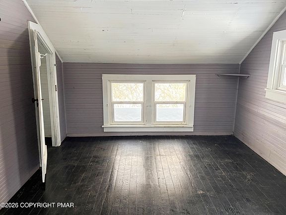 2nd image of 565 River Rd