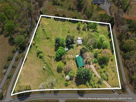 4th image of 256 Bear Rd