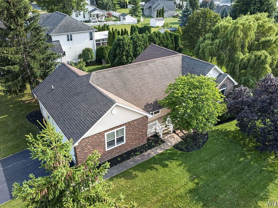 1st image of 429 Carrollwood Dr