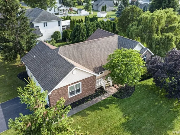 429 Carrollwood Dr, Youngstown, NY 14174