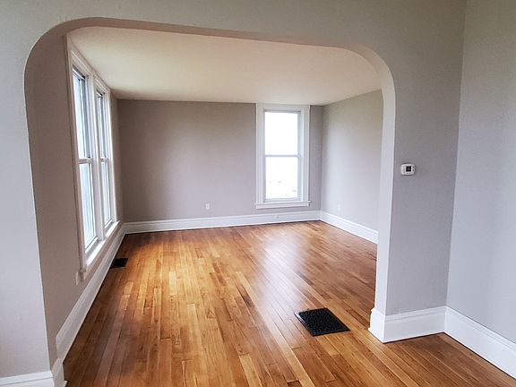 5th image of 707 Dewitt Ave #1