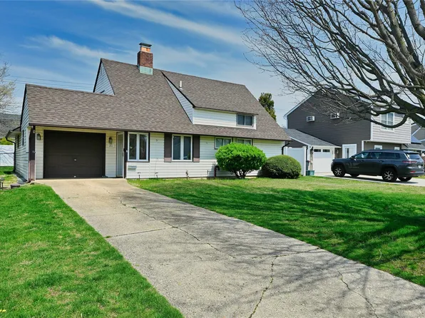 293 Duckpond Drive S, Wantagh, NY 11793