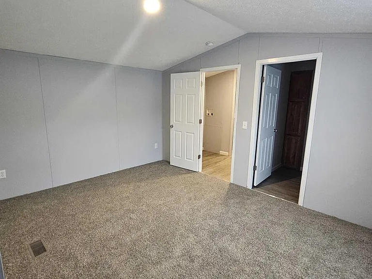 2737 W Washington Ctr #52 — Photo 7